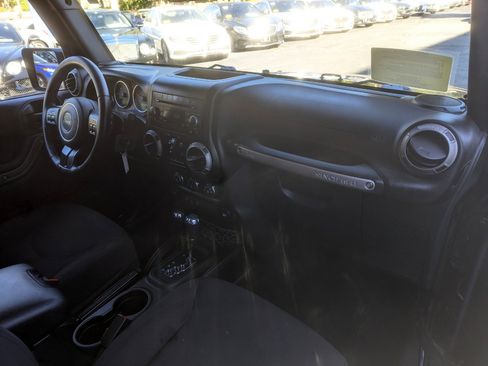 Used 2015 Jeep Wrangler Unlimited Sport w/ Quick Order Package 24S image 32