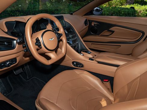 Used 2020 Aston Martin DBS Superleggera RWD image 10