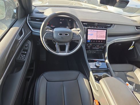 New 2025 Jeep Grand Cherokee Limited image 6