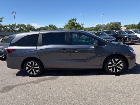 Certified 2025 Honda Odyssey EX-L image 4