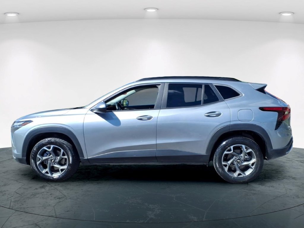 Used 2024 Chevrolet Trax LT w/ Driver Confidence Package FWD image 8