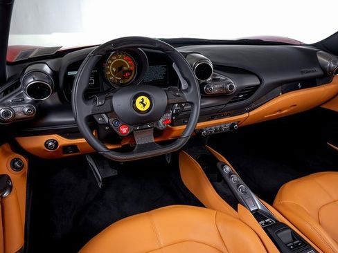 Used 2023 Ferrari F8 Tributo image 5