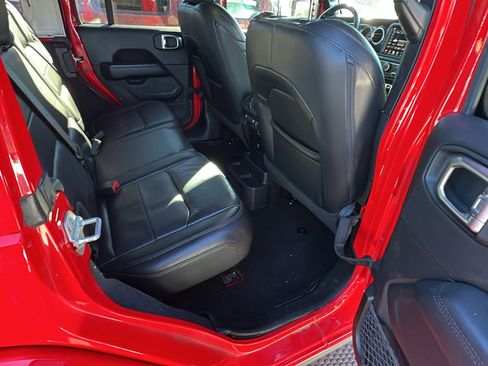 Used 2019 Jeep Wrangler Unlimited Sahara image 19