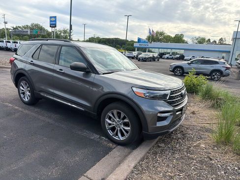 Used 2021 Ford Explorer XLT w/ Equipment Group 202A AWD/4WD image 21