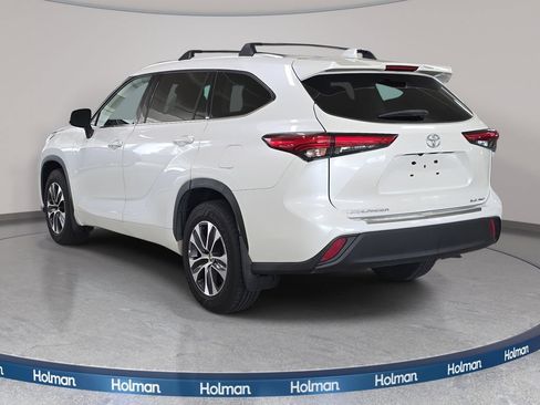 Used 2020 Toyota Highlander XLE AWD/4WD image 9