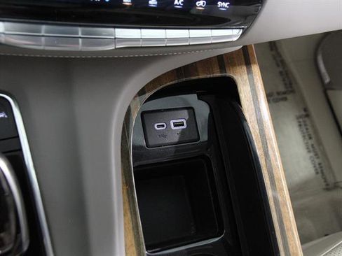 Used 2021 Cadillac Escalade Sport Platinum image 18