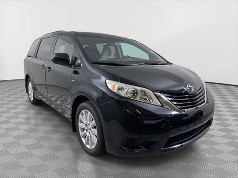 Certified 2017 Toyota Sienna LE image 1