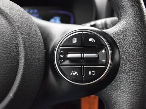 Used 2023 Kia Soul LX w/ LX Technology Package FWD image 23