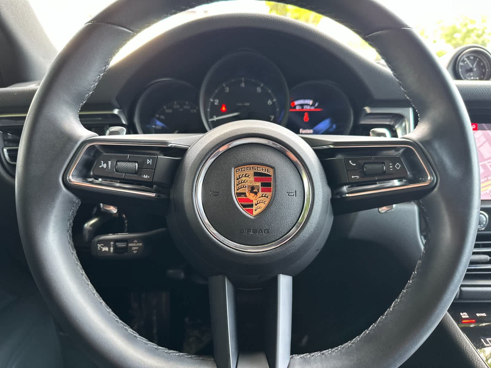 Certified 2024 Porsche Macan AWD/4WD image 25