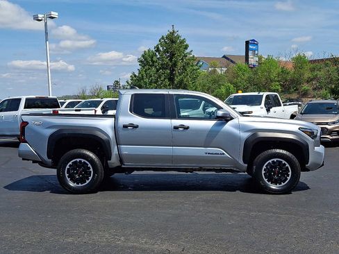 Used 2024 Toyota Tacoma TRD Off-Road AWD/4WD image 7