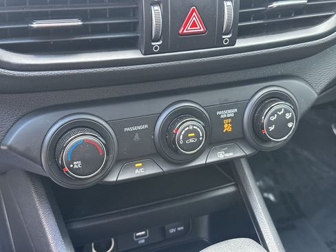 Certified 2023 Kia Forte LXS w/ LXS Technology Package FWD image 16
