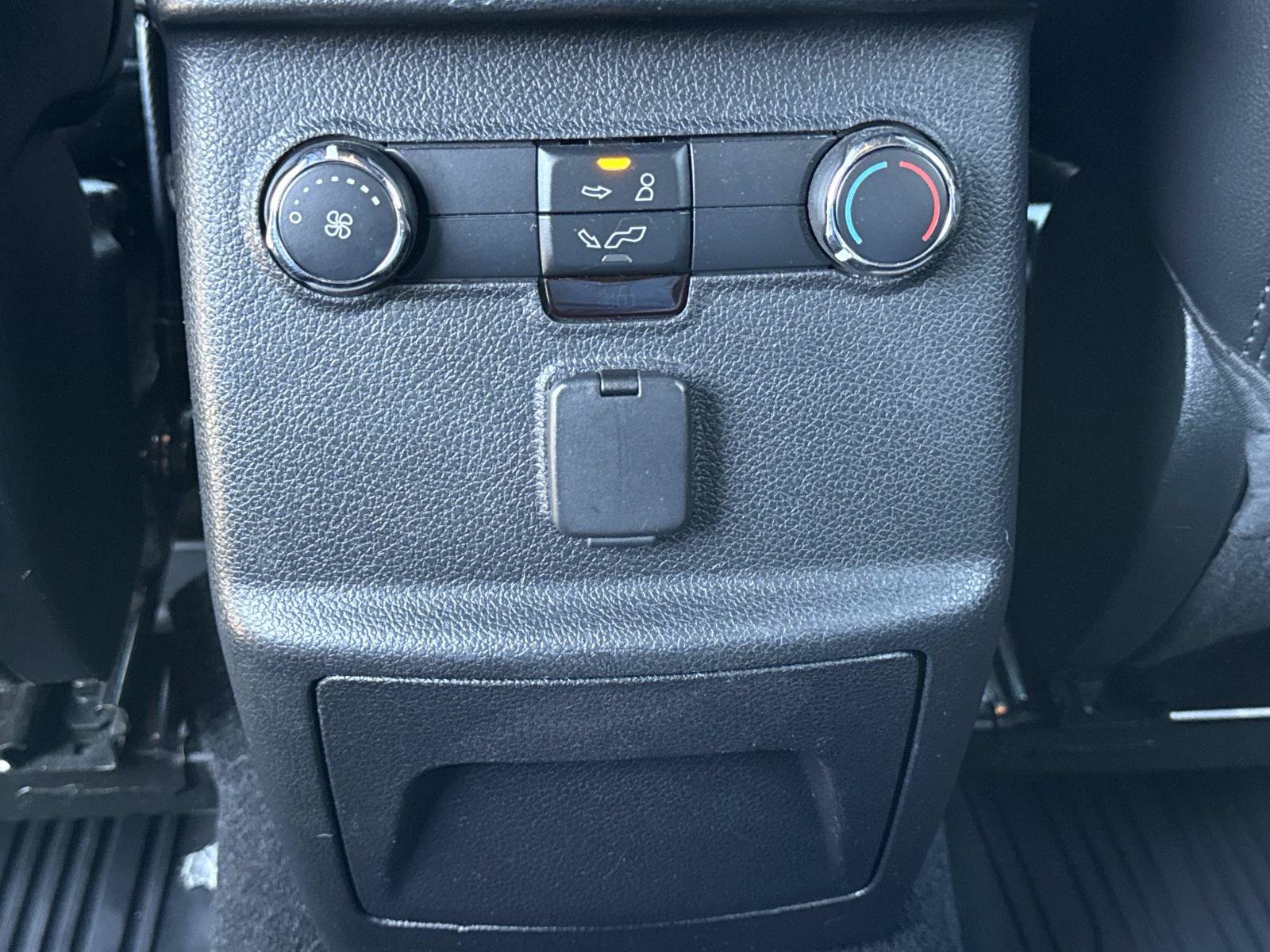 Used 2018 Ford Explorer XLT w/ Equipment Group 202A AWD/4WD image 32