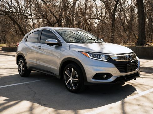 Used 2021 Honda HR-V EX-L image 2