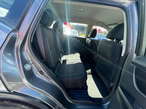 Used 2018 Nissan Rogue S FWD image 10