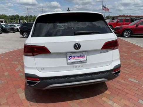 Used 2022 Volkswagen Taos SE FWD image 8