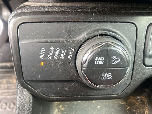 Used 2020 Jeep Renegade Trailhawk w/ Premium Leather Group AWD/4WD image 26