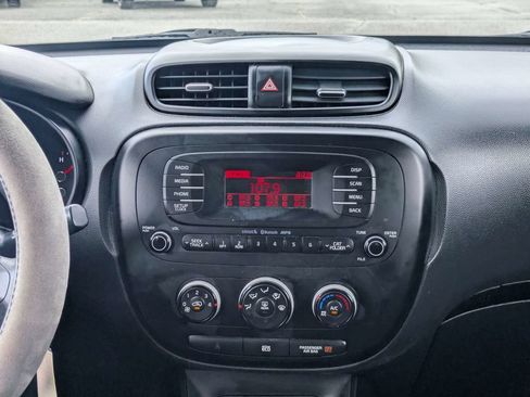 Used 2015 Kia Soul FWD image 18