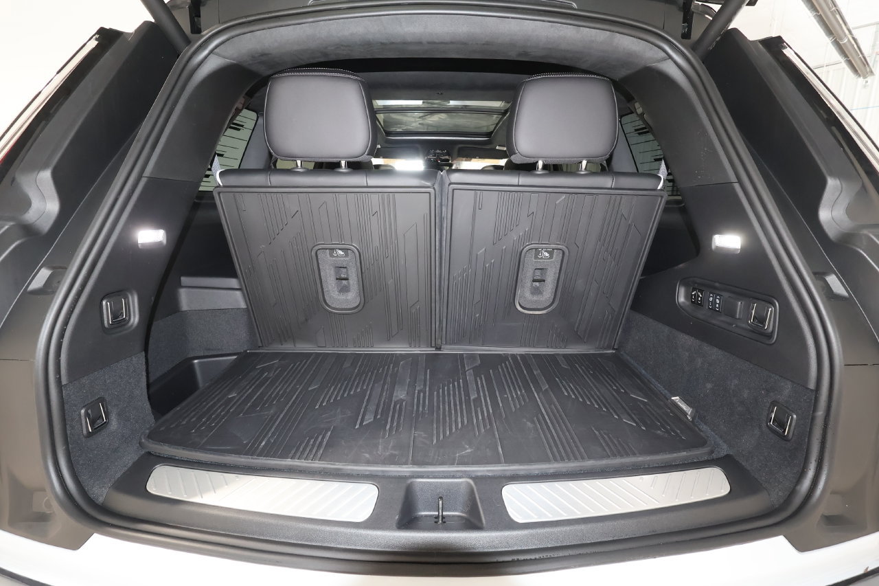 Used 2026 Cadillac Vistiq Platinum w/ LPO, Floor Liner Package AWD/4WD image 24