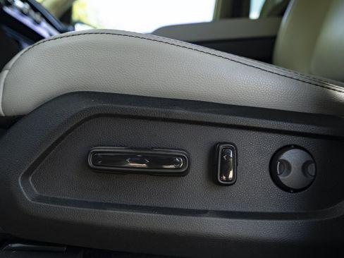 Used 2025 Honda Pilot EX-L image 39