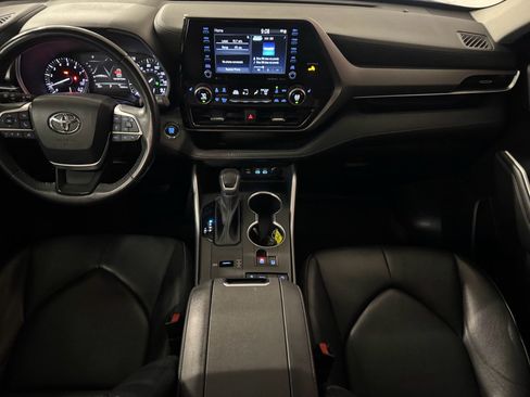 Used 2022 Toyota Highlander XLE image 22