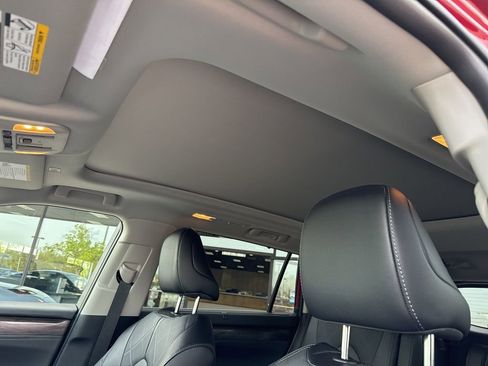 Used 2025 Toyota Highlander Platinum image 3