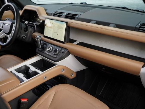 Used 2025 Land Rover Defender 110 S image 21