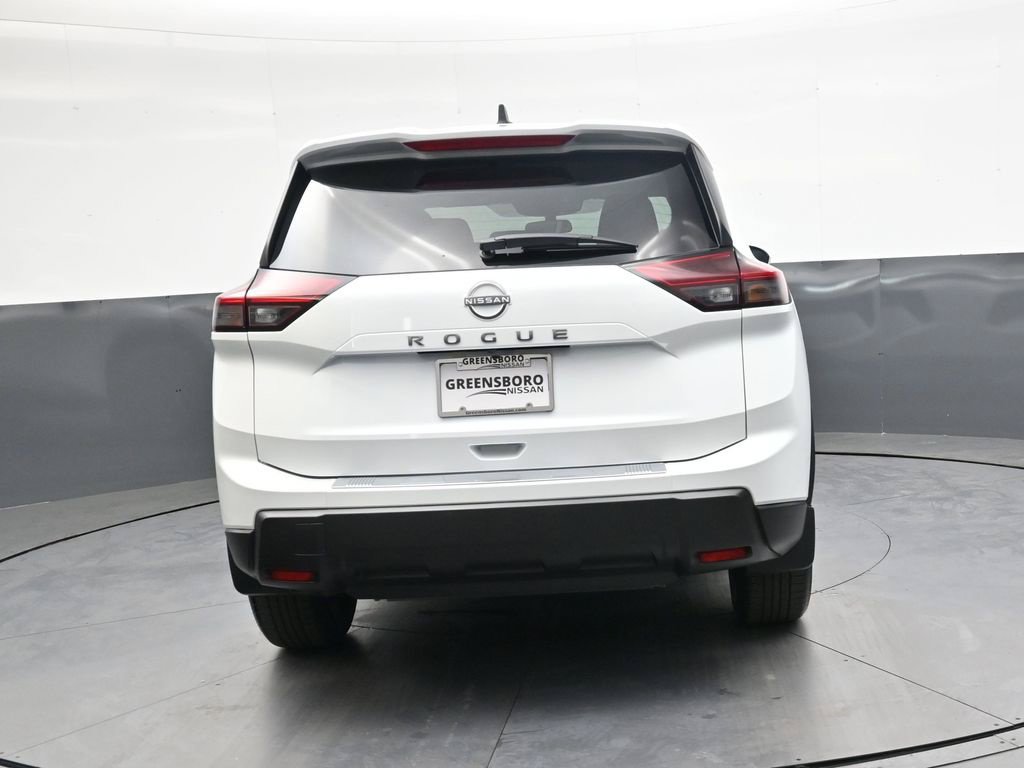 Certified 2026 Nissan Rogue SV FWD image 5
