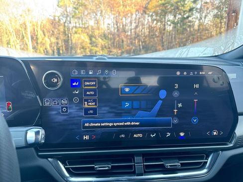 New 2026 Chevrolet Equinox EV LT image 25