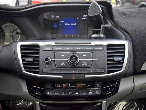 Used 2016 Honda Accord LX image 28