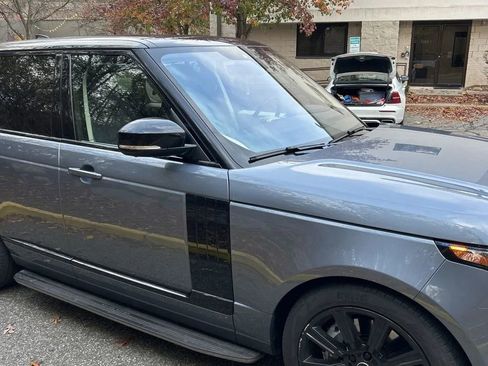 Used 2020 Land Rover Range Rover HSE image 16