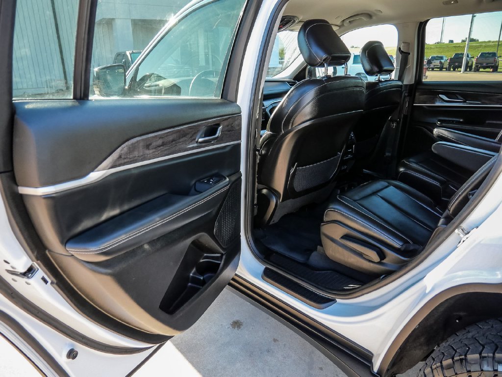 Used 2023 Jeep Grand Cherokee L Limited AWD/4WD image 28