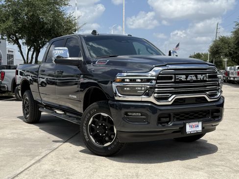 Used 2025 RAM 2500 Laramie AWD/4WD image 2