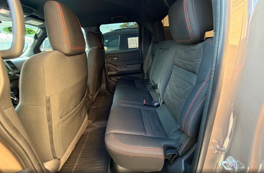 Used 2022 Nissan Frontier PRO-4X w/ Technology Package AWD/4WD image 13