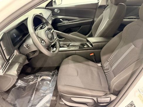 Used 2024 Hyundai Elantra SE FWD image 18