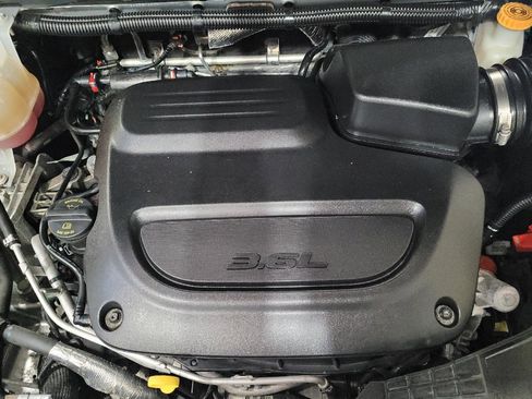 Used 2023 Chrysler Voyager LX FWD image 30