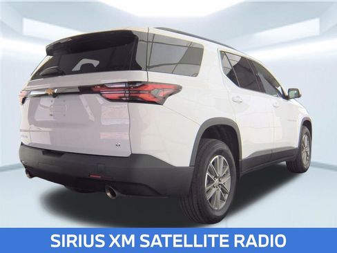 Used 2023 Chevrolet Traverse LT FWD image 2