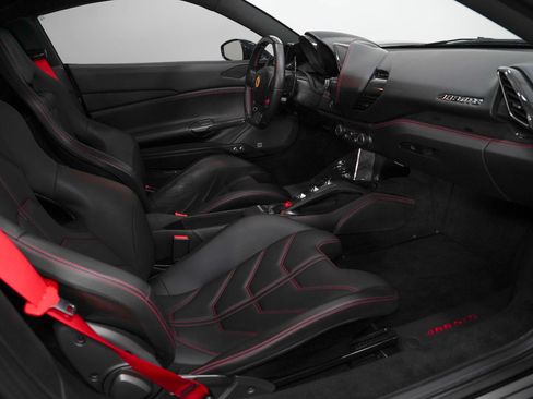Used 2017 Ferrari 488 GTB RWD image 2