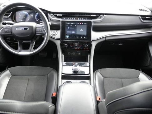 Used 2024 Jeep Grand Cherokee L Laredo image 2