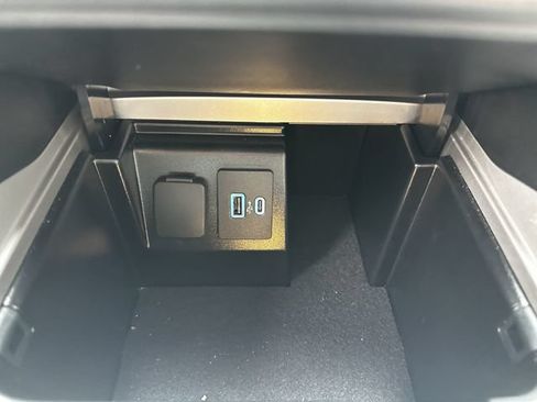 Certified 2023 Ford Explorer XLT w/ Equipment Group 202A AWD/4WD image 24