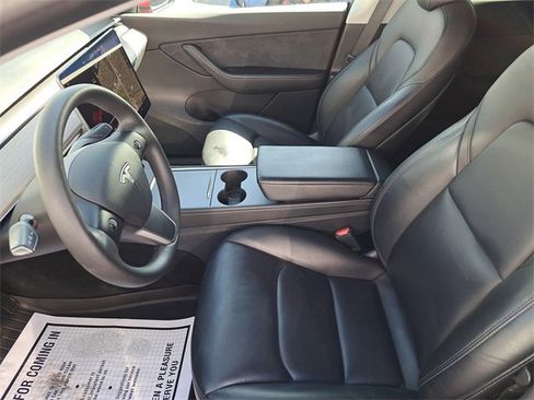 Used 2022 Tesla Model Y Long Range image 20