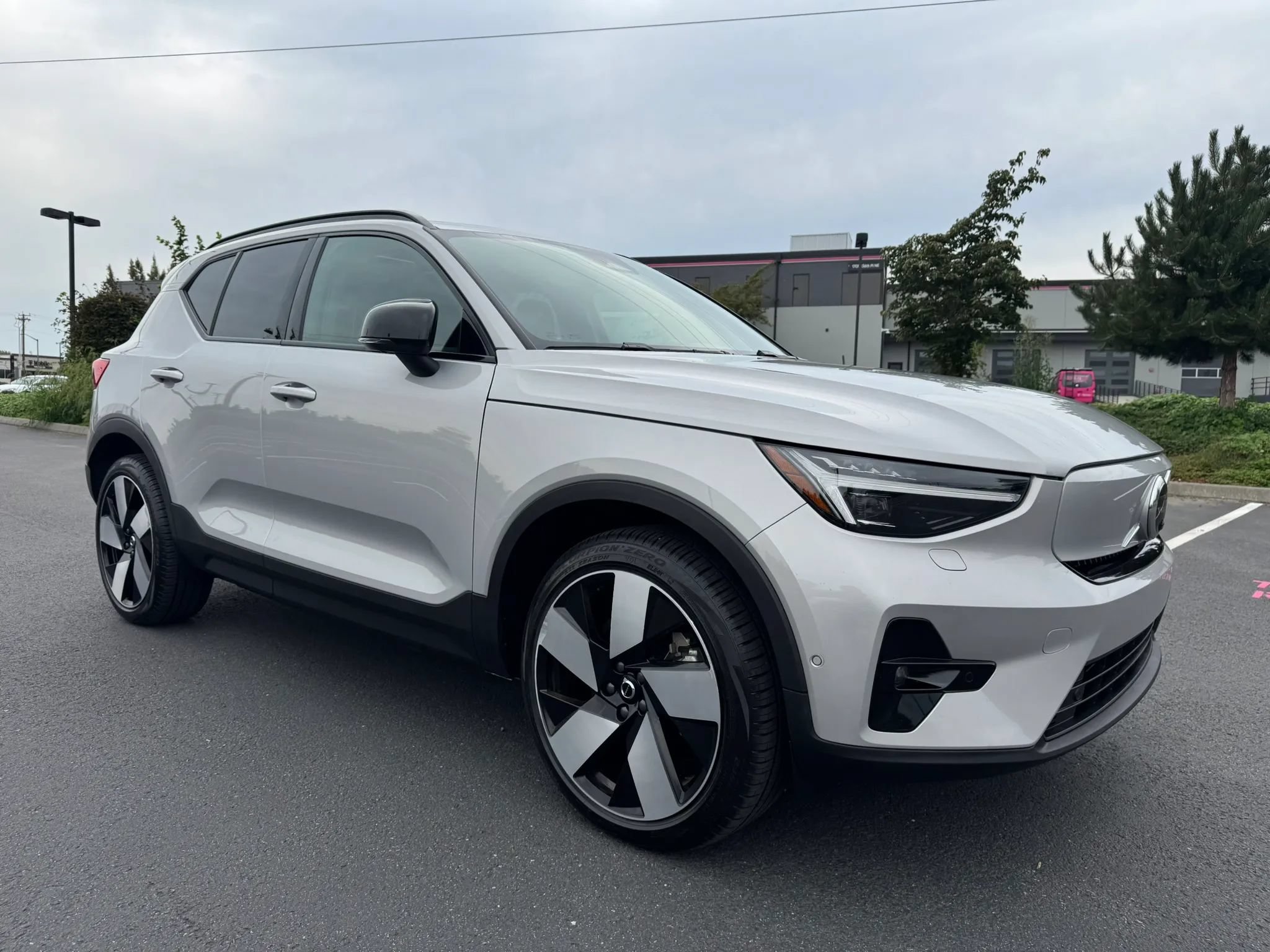 Used 2023 Volvo XC40 Recharge Ultimate w/ Protection Package Premier AWD/4WD image 1