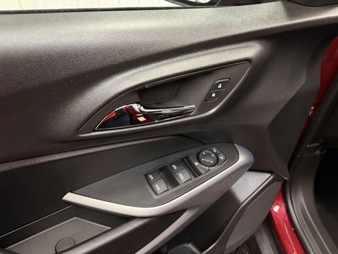 Used 2024 Chevrolet Trax RS FWD image 27