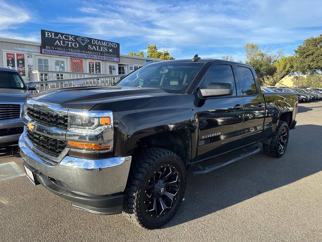 Used 2018 Chevrolet Silverado 1500 LT AWD/4WD image 3