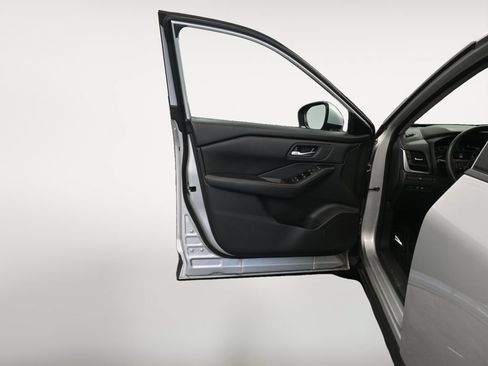 Used 2024 Nissan Rogue SV AWD/4WD image 29