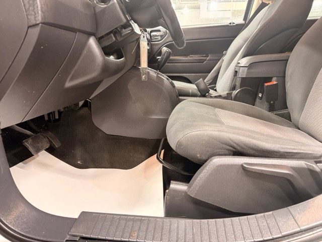 Used 2013 Jeep Compass Latitude AWD/4WD image 7