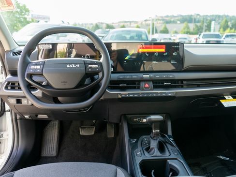 New 2025 Kia K4 LX image 13