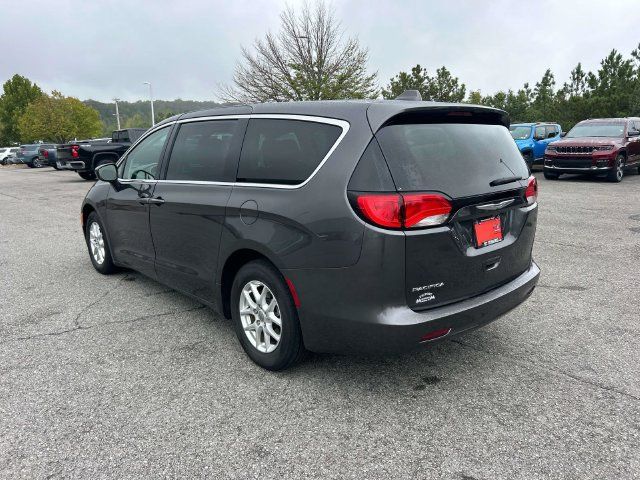 Used 2017 Chrysler Pacifica LX FWD image 6