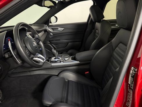 Used 2024 Alfa Romeo Giulia Veloce image 23