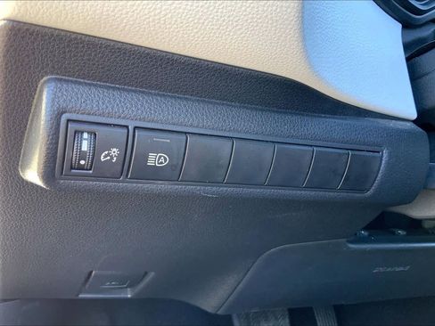 Used 2023 Toyota Corolla SE image 32