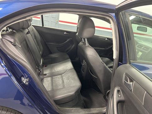 Used 2011 Volkswagen Jetta SE FWD image 11